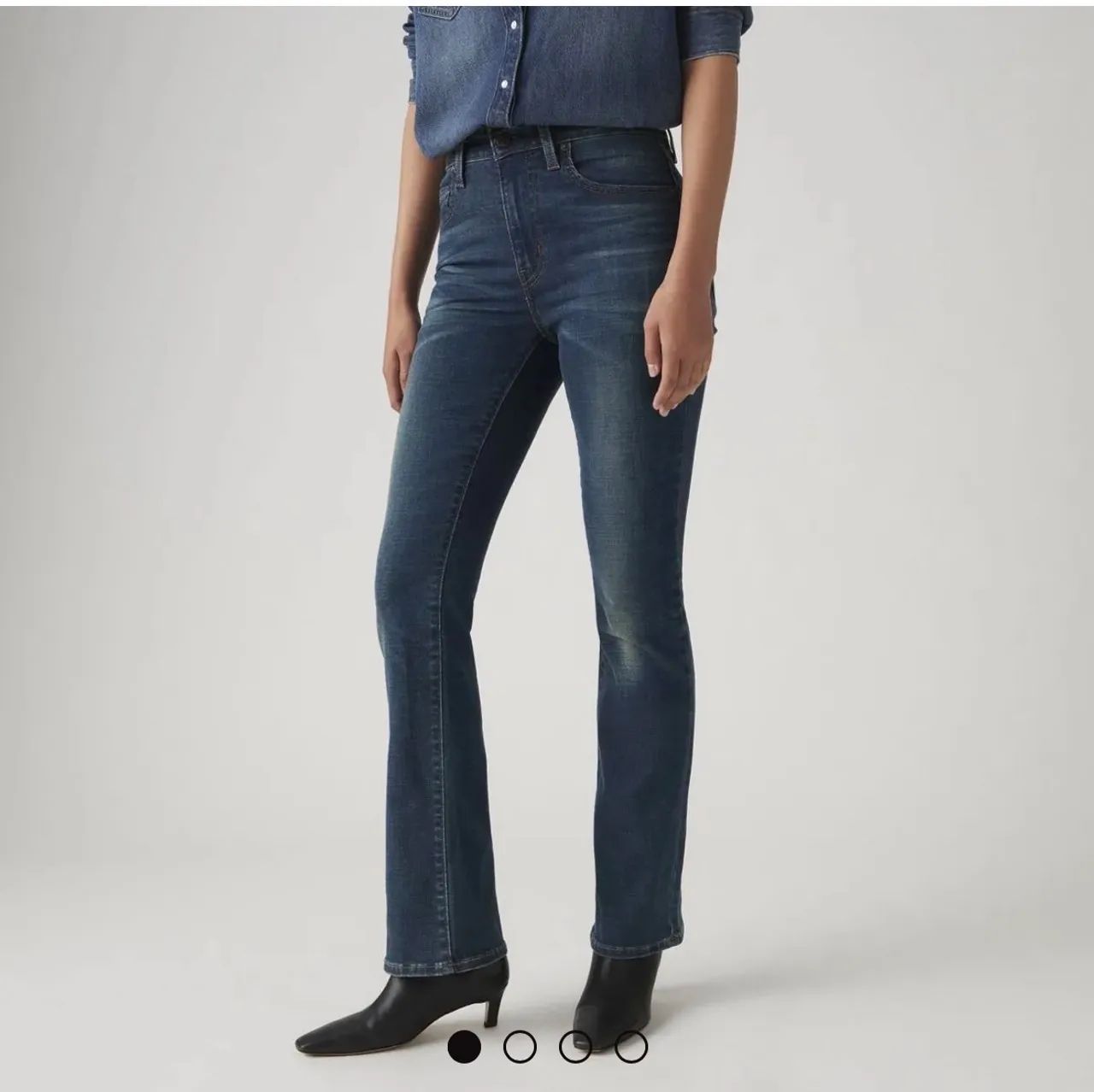 2 Calças Jeans Levis 725 High Rise Bootcut (46/48) - Foto 5