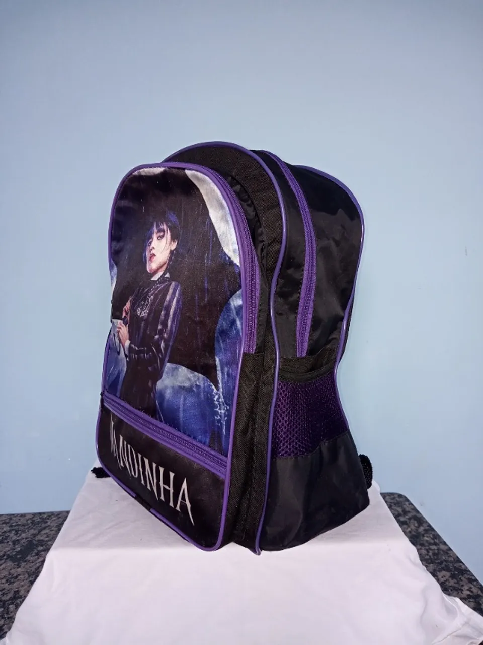 Mochila Infantil Feminina Escolar Wandinha Cabe Cadernos Grandes em ótimo estado.
