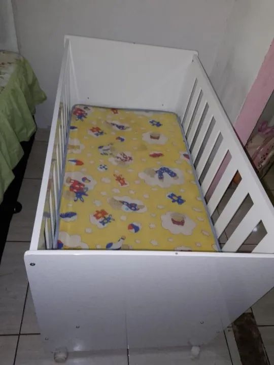 Berço com colchão 