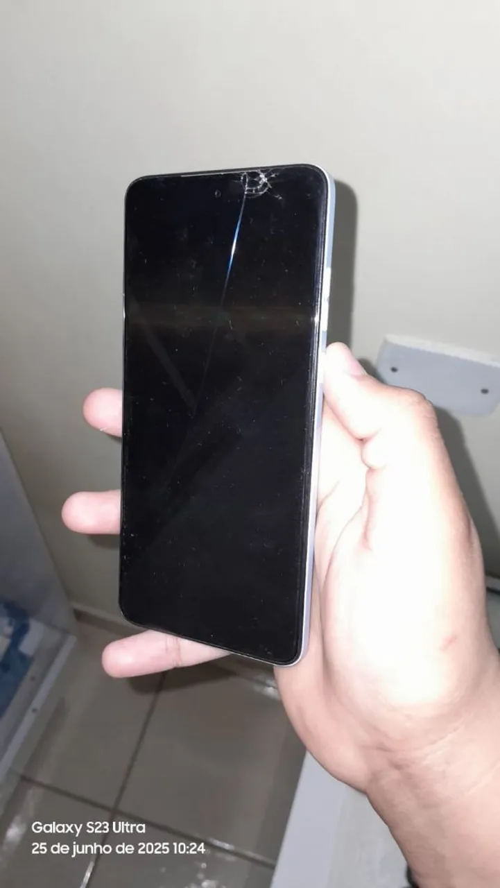 Motorola Moto G84 5G ( pequena avaria na tela que não afeta desempenho)