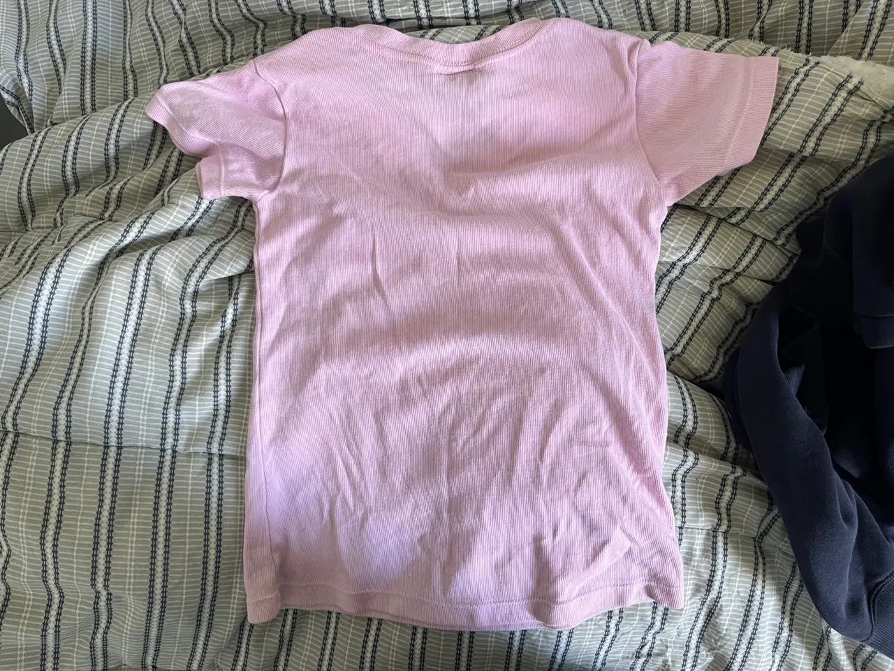 Camiseta Hollister Pink V-neck - Foto 2