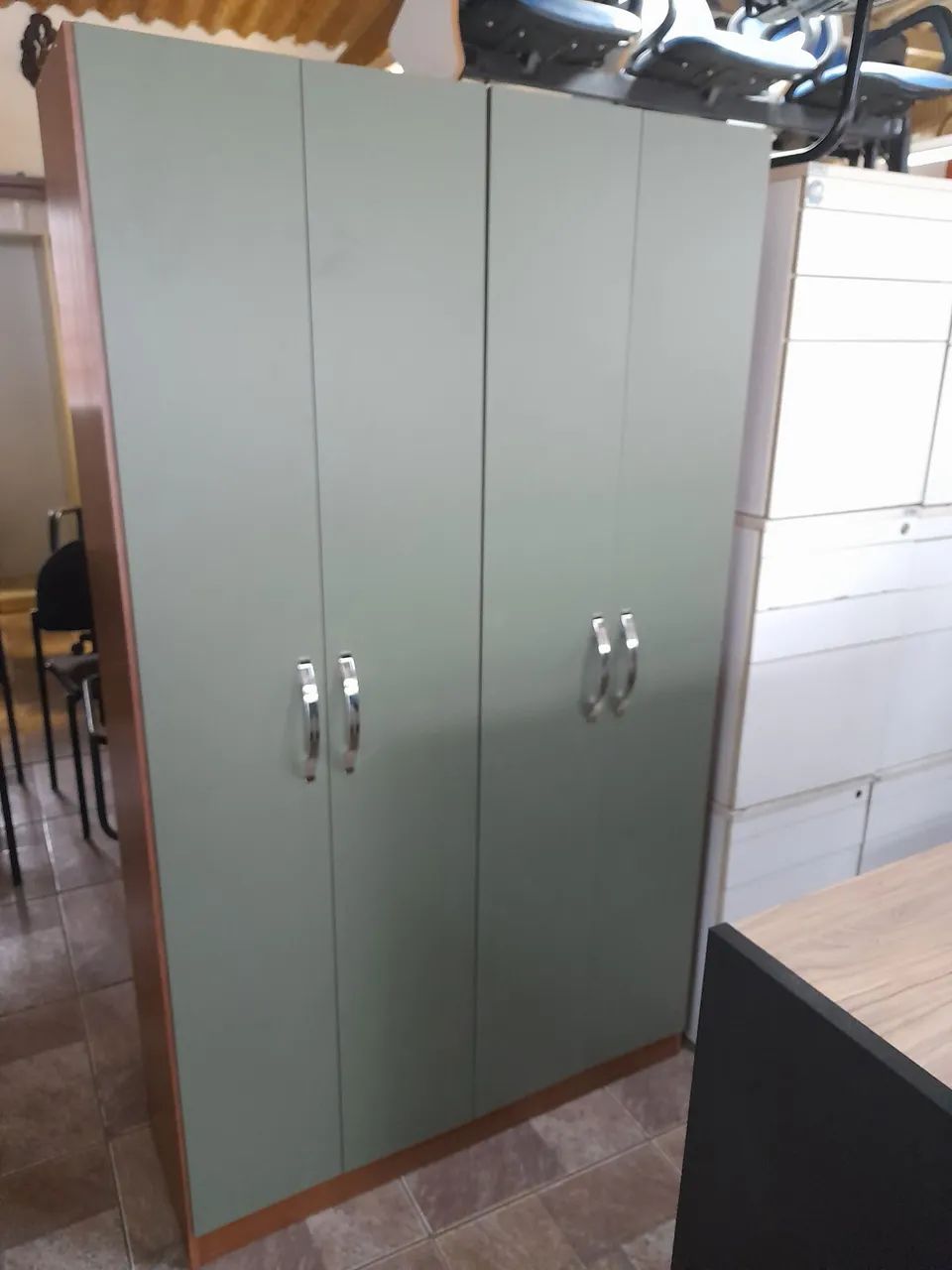 Armário 4 portas multiuso- novo