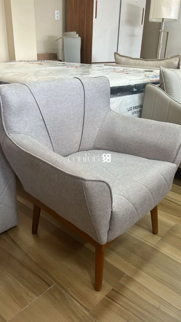 Poltrona confortável elegante - A pronta entrega