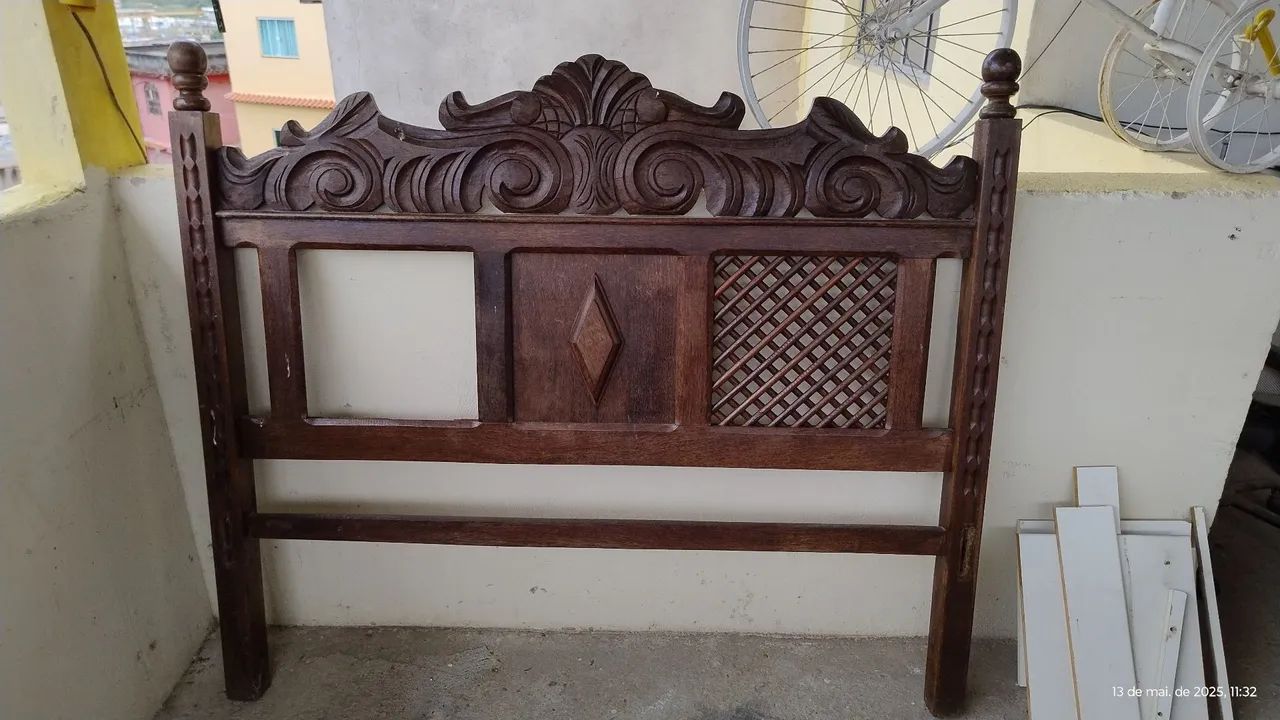 Cabeceira de Cama em Madeira Maciça