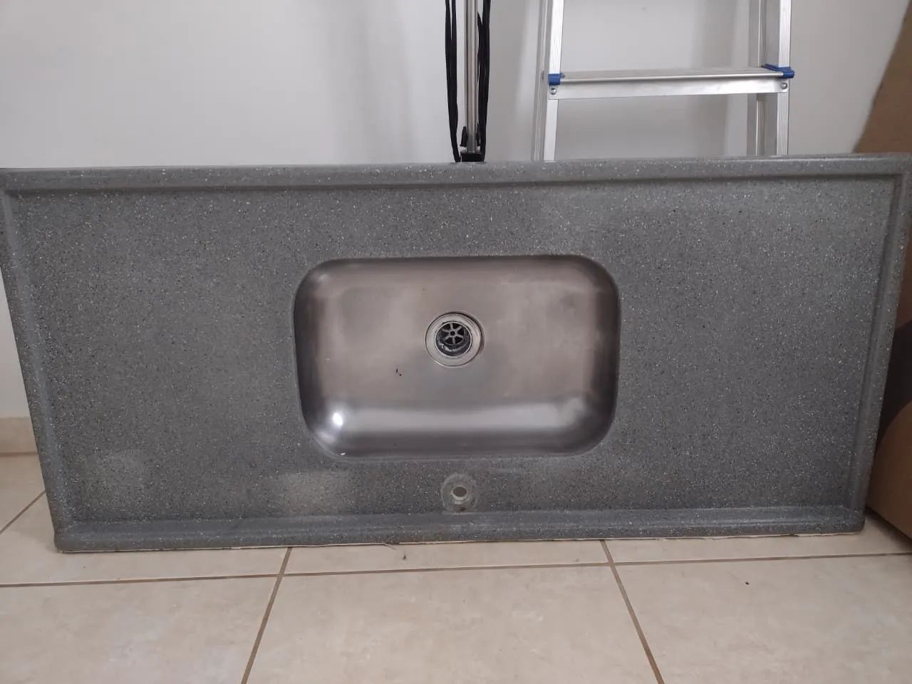 Pia mármore sintético (granilite) com Cuba de inox - Foto 2