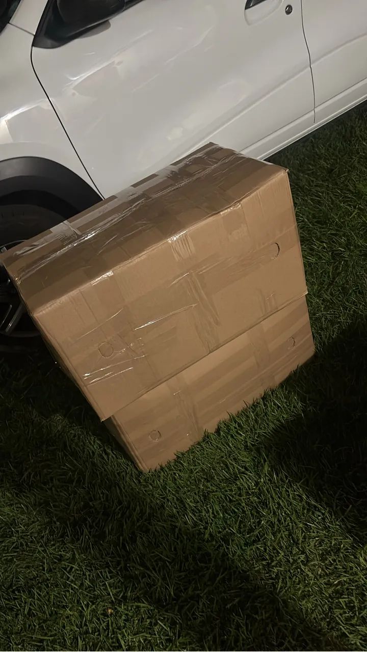 Caixa com carcaças de equipamento  - Foto 2