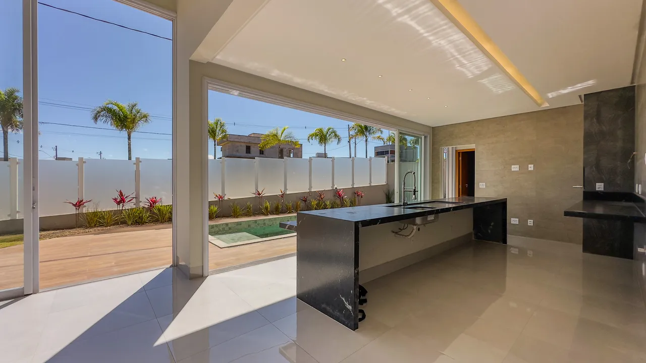 Casa térrea de alto padrão em condomínio fechado- JARDINS CAPRI