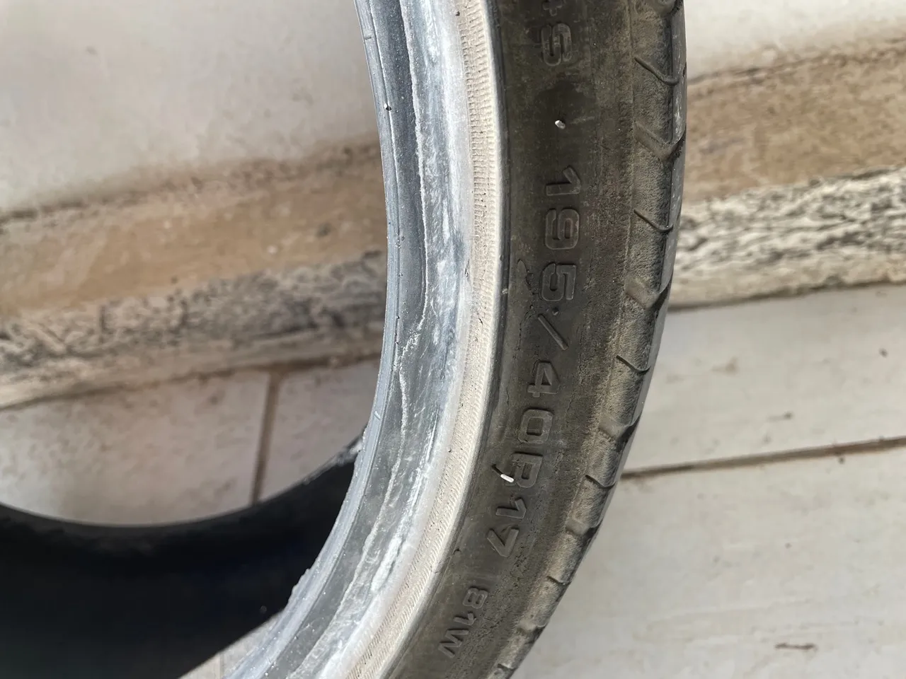 Pneu aro17 195/40