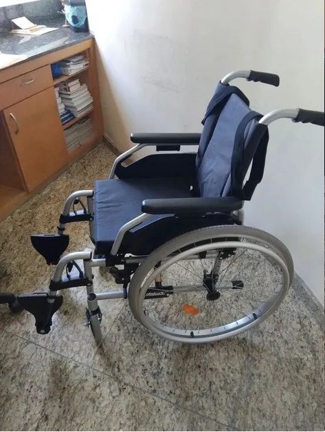 Cadeira de Rodas Ottobock em excelente estado - Foto 5