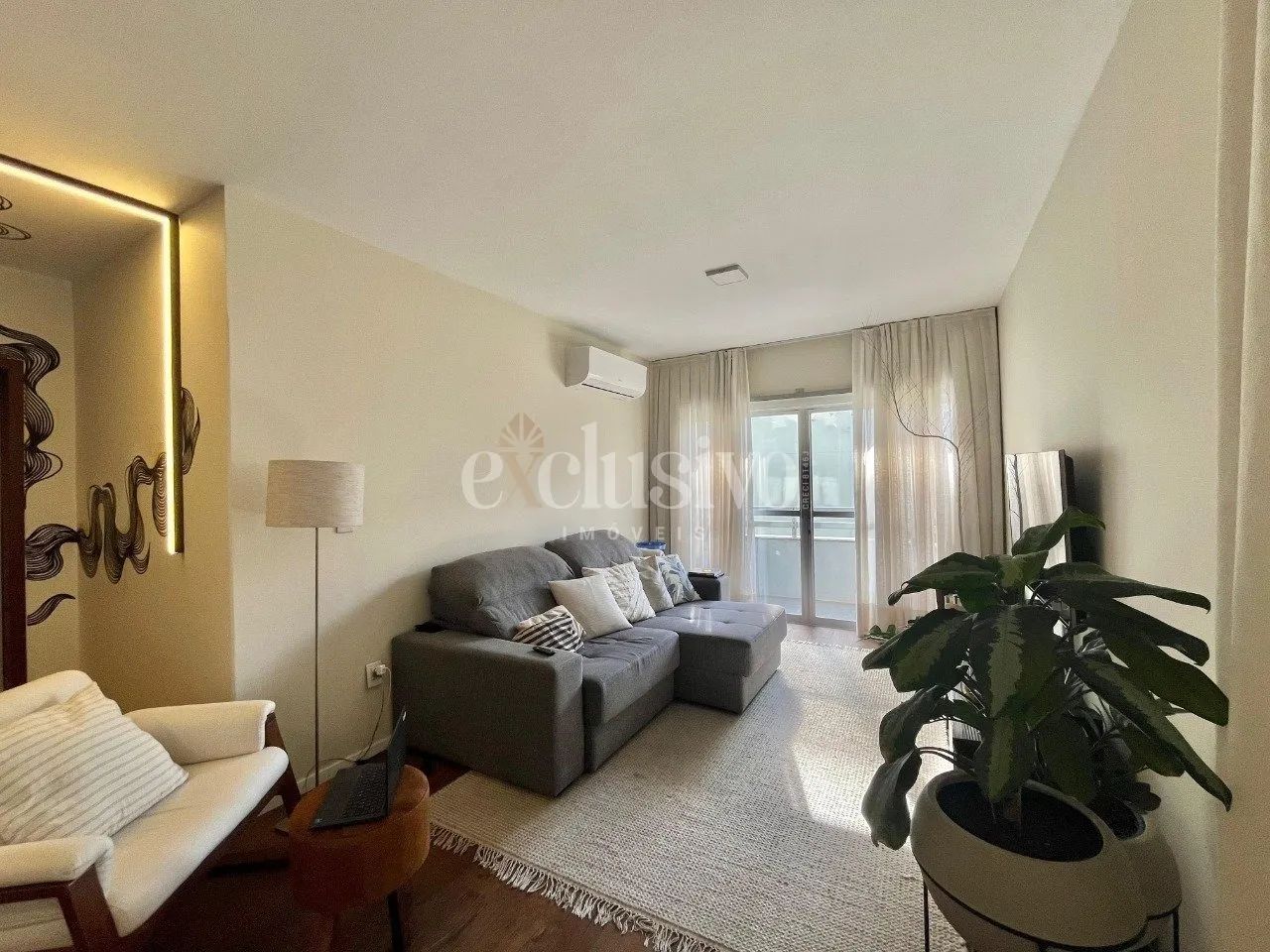 Amplo Apartamento à venda 3 dormitórios em Coqueiros - Foto 4