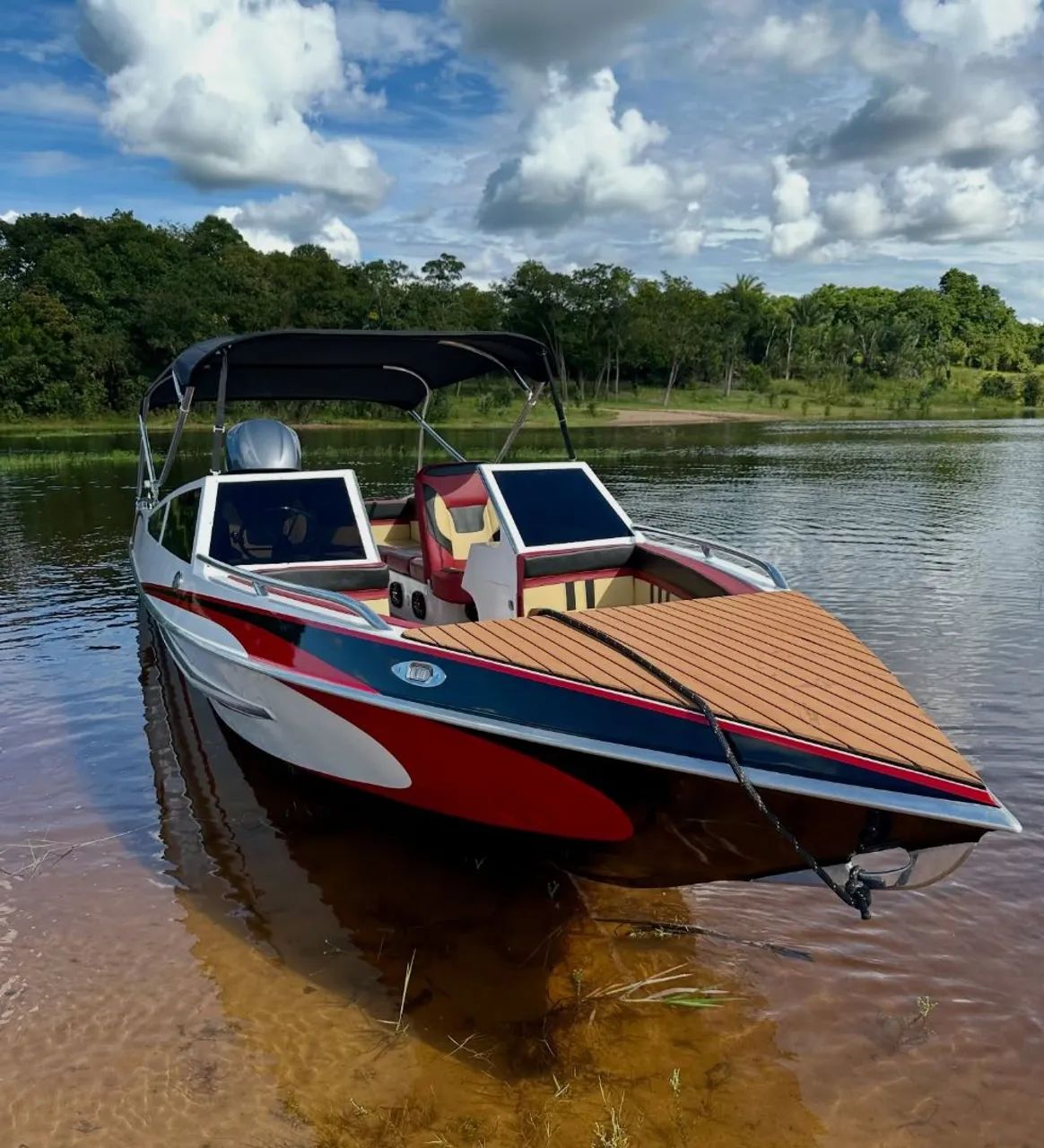 Lancha Esportiva modo com bote com Proa Aberta
