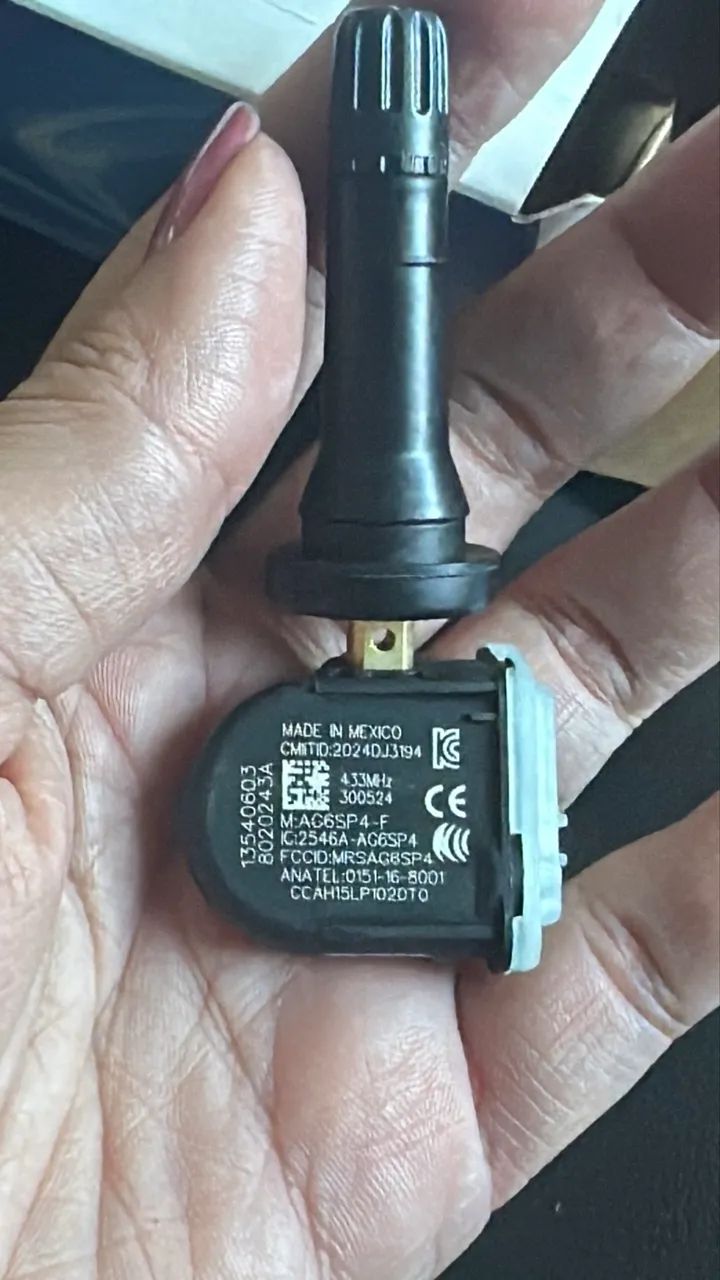 Sensor de pneu com bico