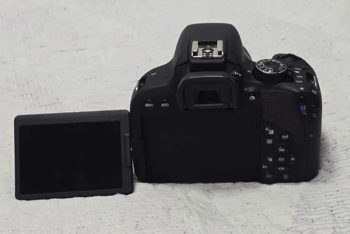 Canon T7i + Lente 18mm - 55mm + Bateria original - Foto 2