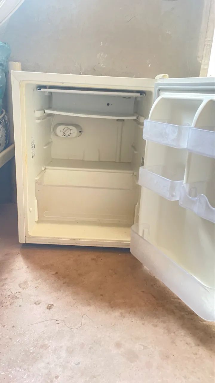 Estou vendendo um frigo bar