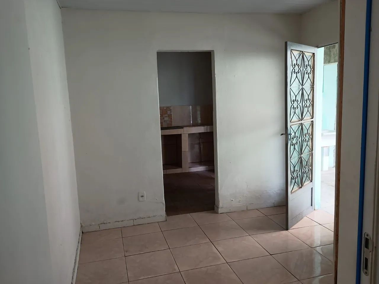 Alugo casa.