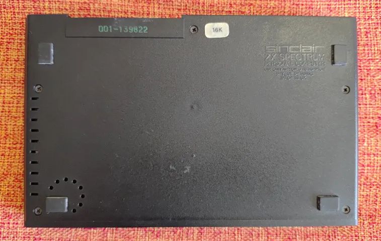 Console Sinclair ZX SPECTRUM 16Kb, Original ( UK ) - ( Tipo Tk90x