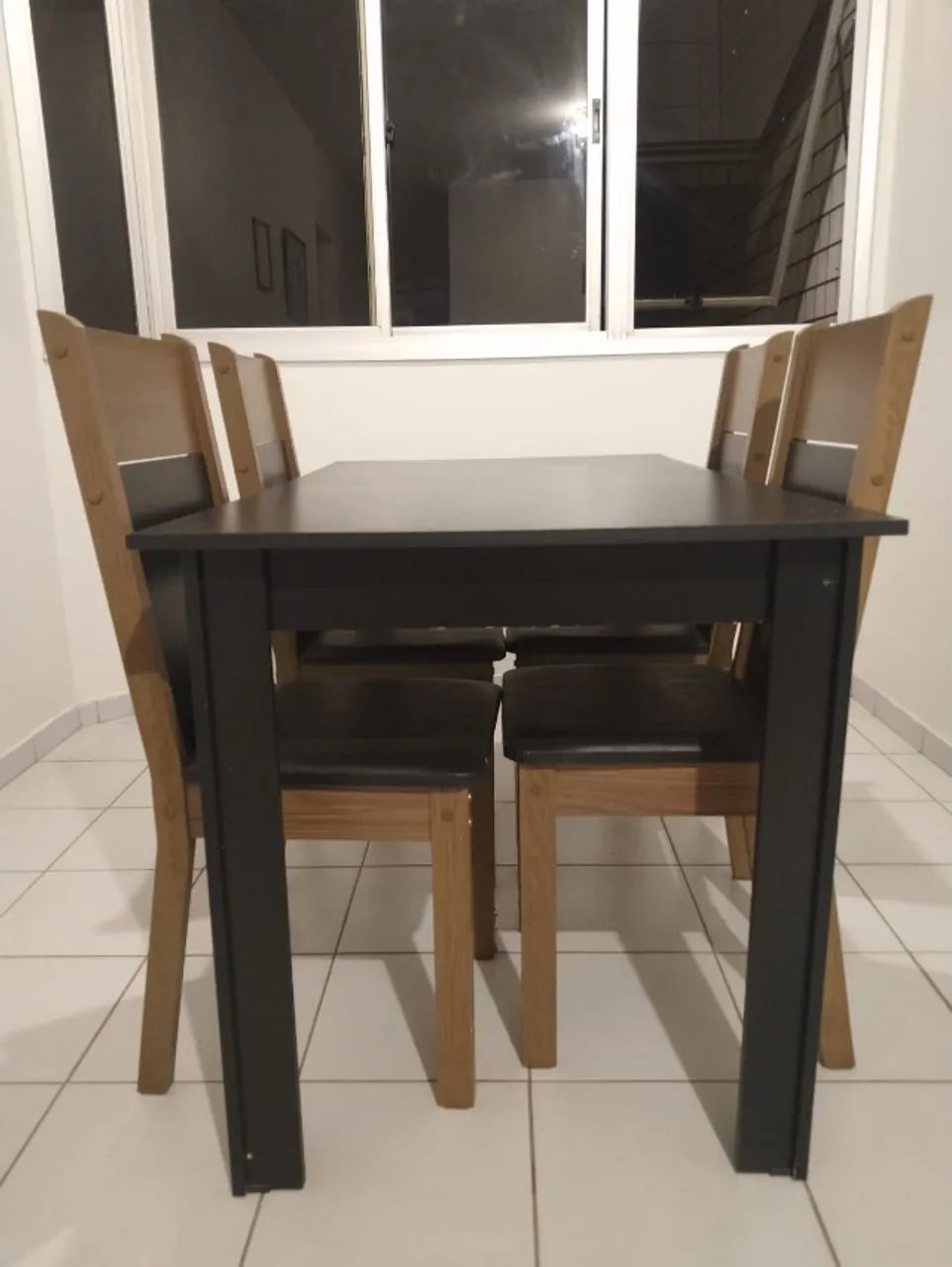 Mesa de 4 lugares de madeira - Foto 3