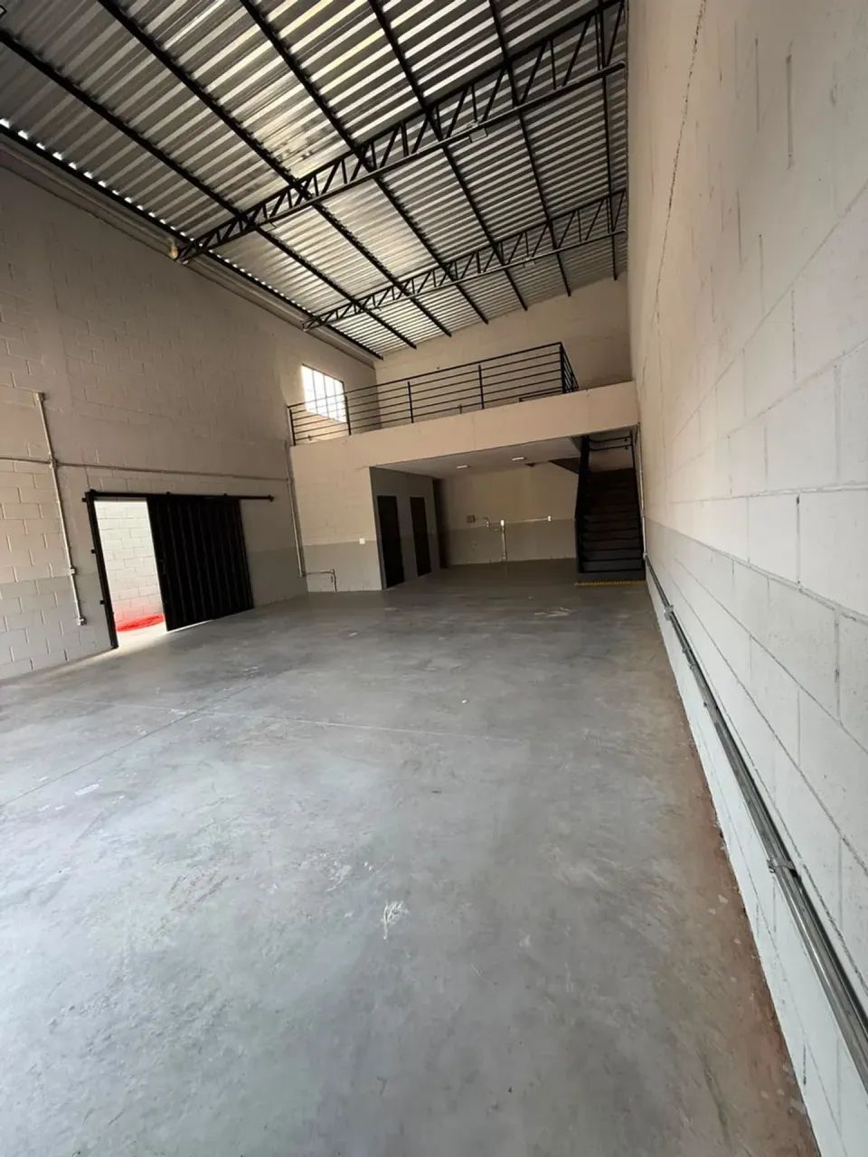 LOCAÇÃO  BARRACÃO COMERCIAL