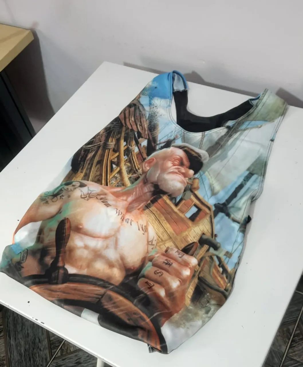 Regata Estampada Popeye Realista Tamanho M - Foto 2