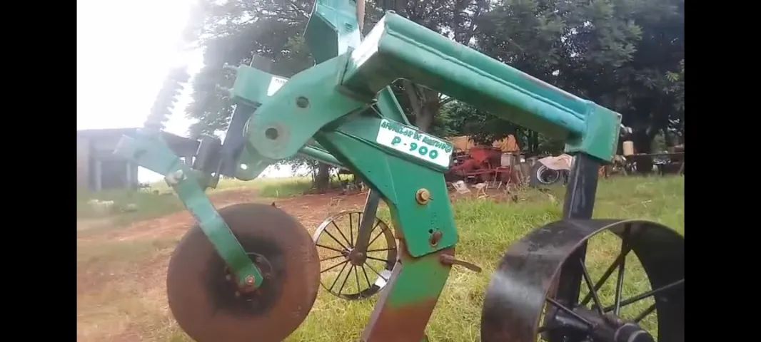 Tratores e máquinas agrícolas - Foto 3