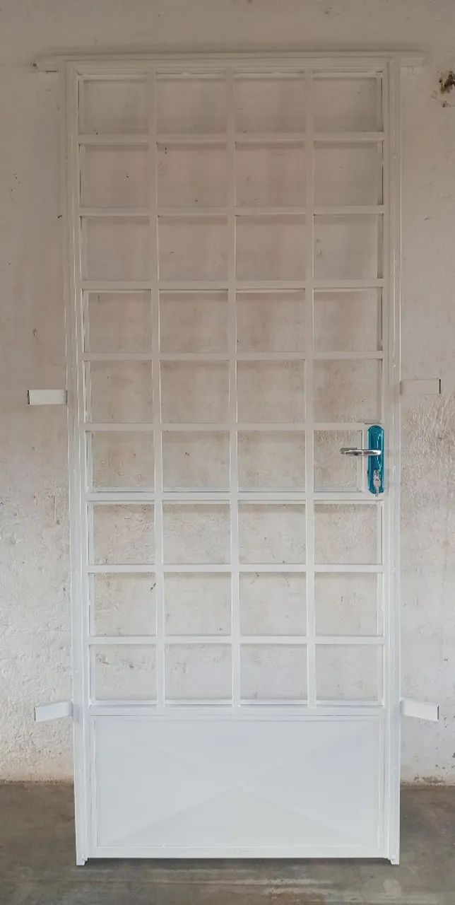 Porta de ferro.