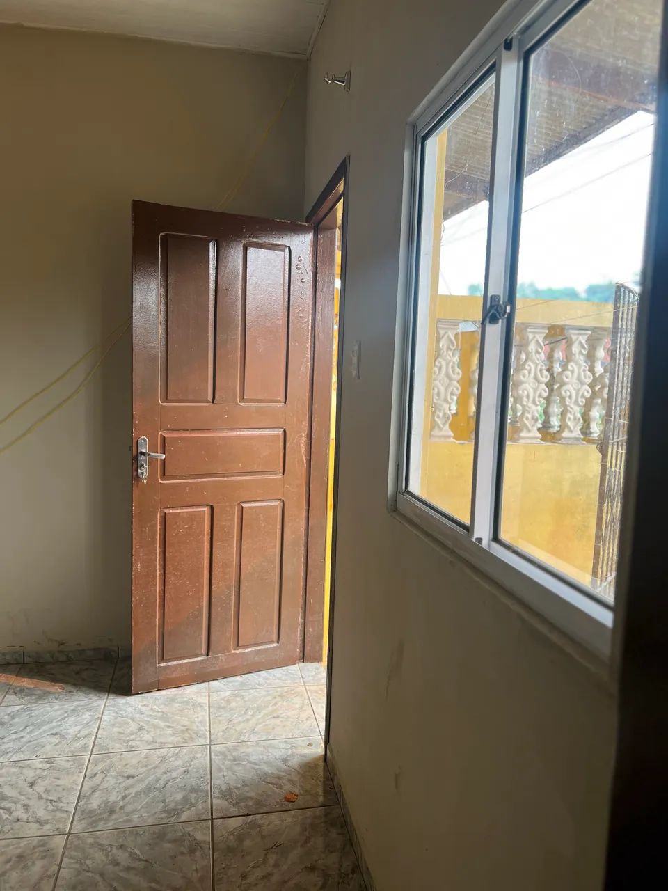 ALUGA-SE APARTAMENTO NA BAIXA DA HABITASA