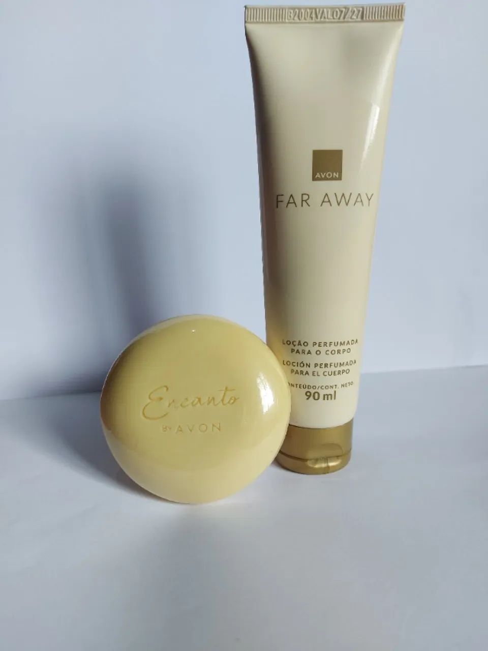 Kit Avon com 2 loções corporal + sabonetes Encanto  - Foto 2