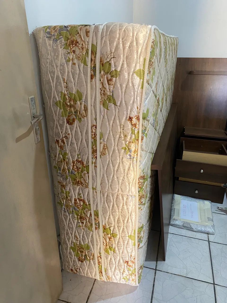 Vendo Cama Box Casal com cabeceira  - Foto 4