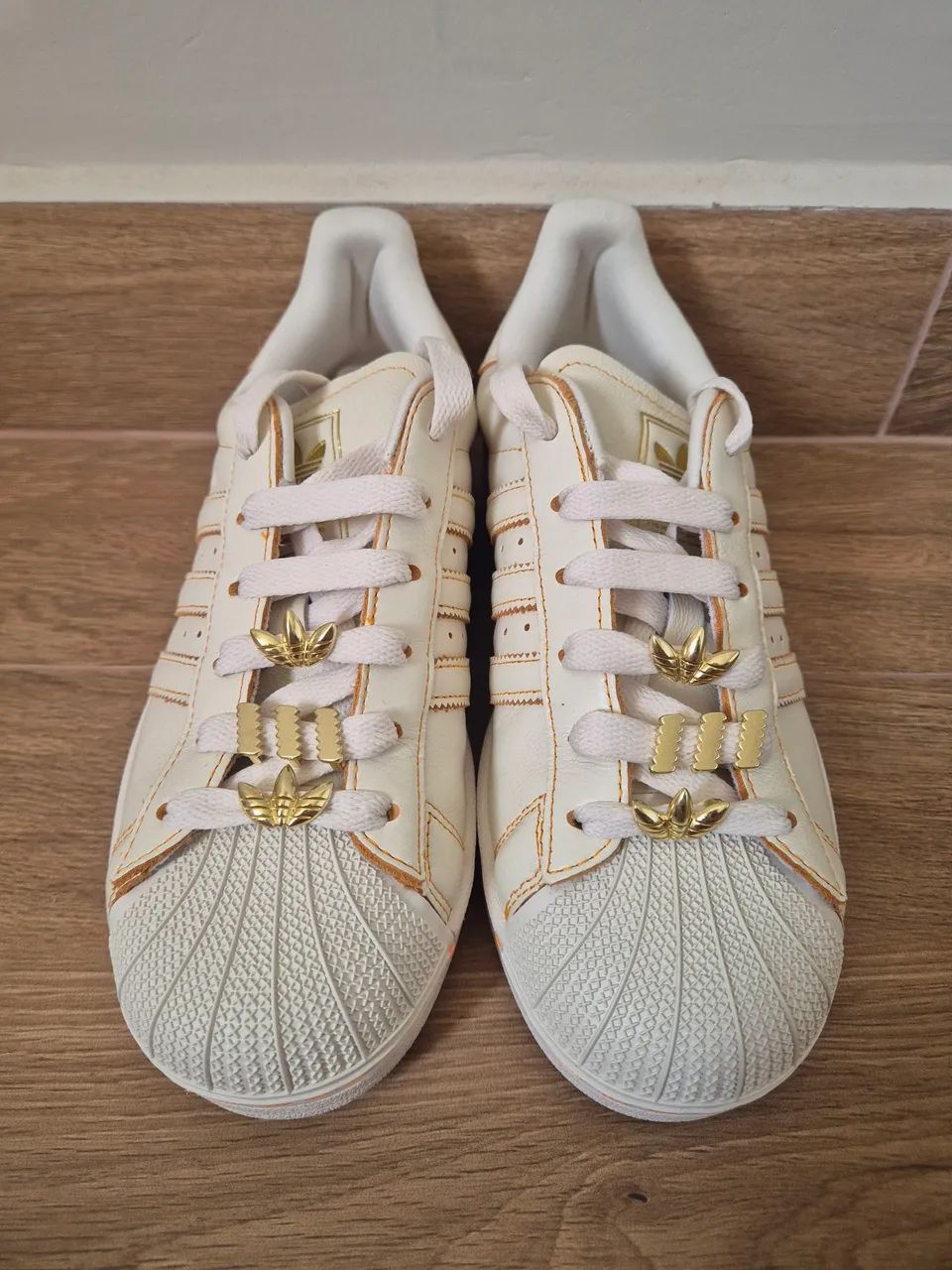 Tenis adidas superstar - Foto 2