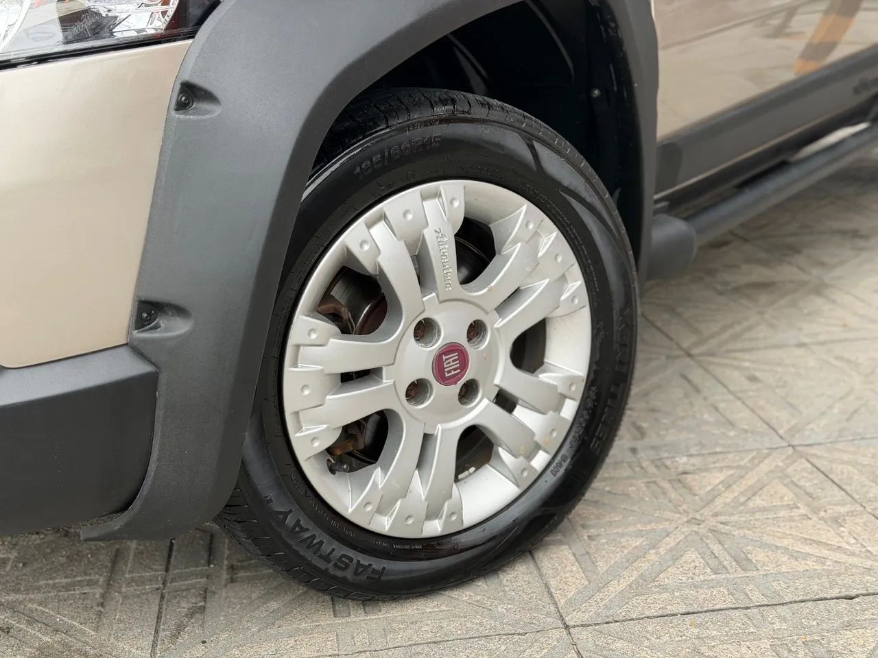 Fiat Strada Adventure1.8/ 1.8 Locker Flex CD 2011 - Foto 5