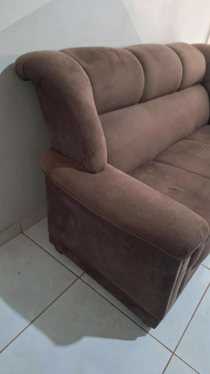 Jogo sofá fixo 3 e 2 lugares: Suede Marrom - confortável e conservado - Foto 5