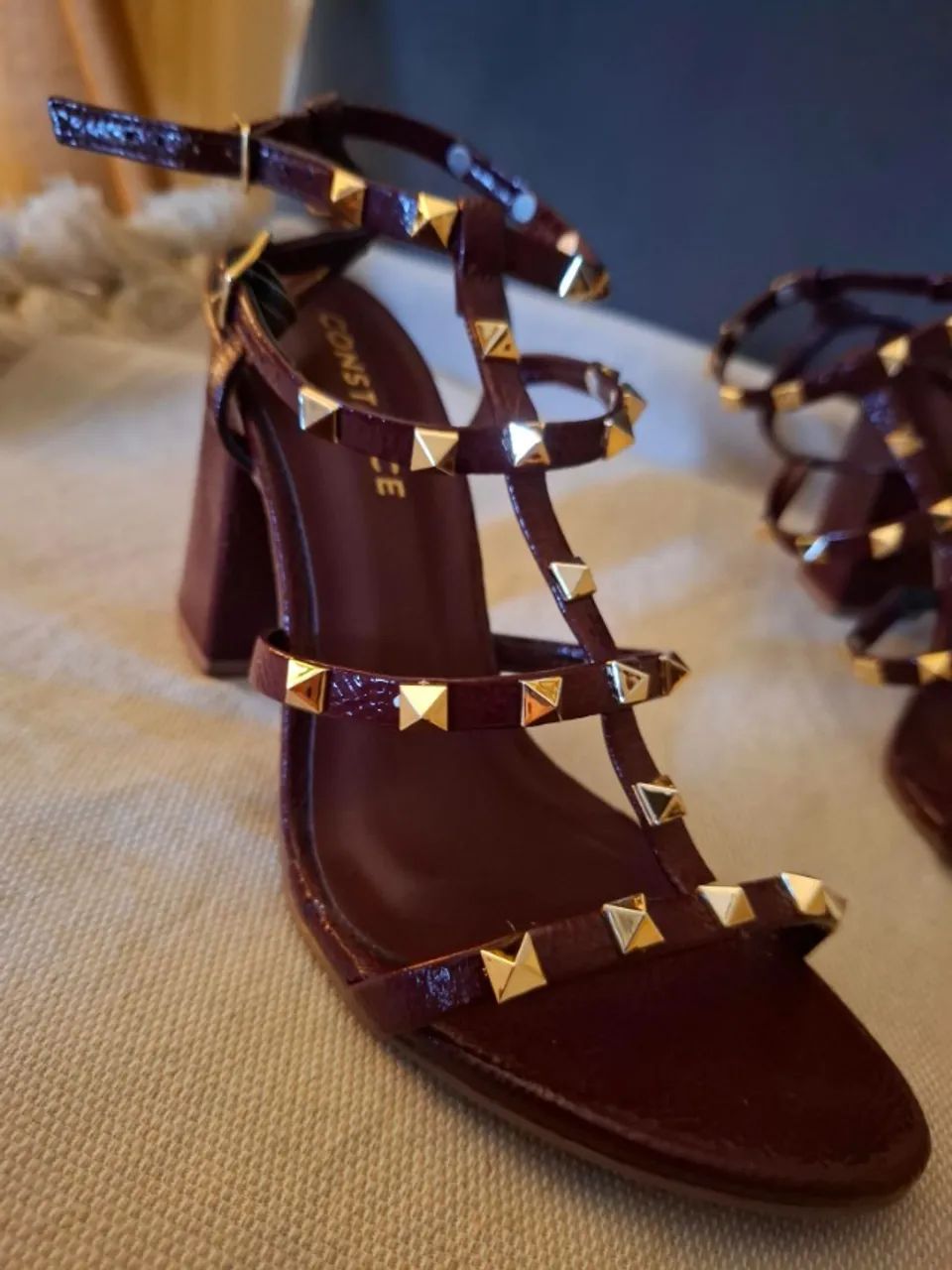 Sandália Marsala Spikes Dourado Constance Nova  - Foto 2