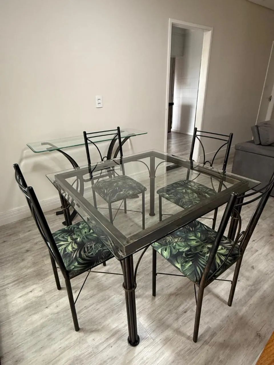 Mesa de Jantar 4 Cadeiras com Aparador