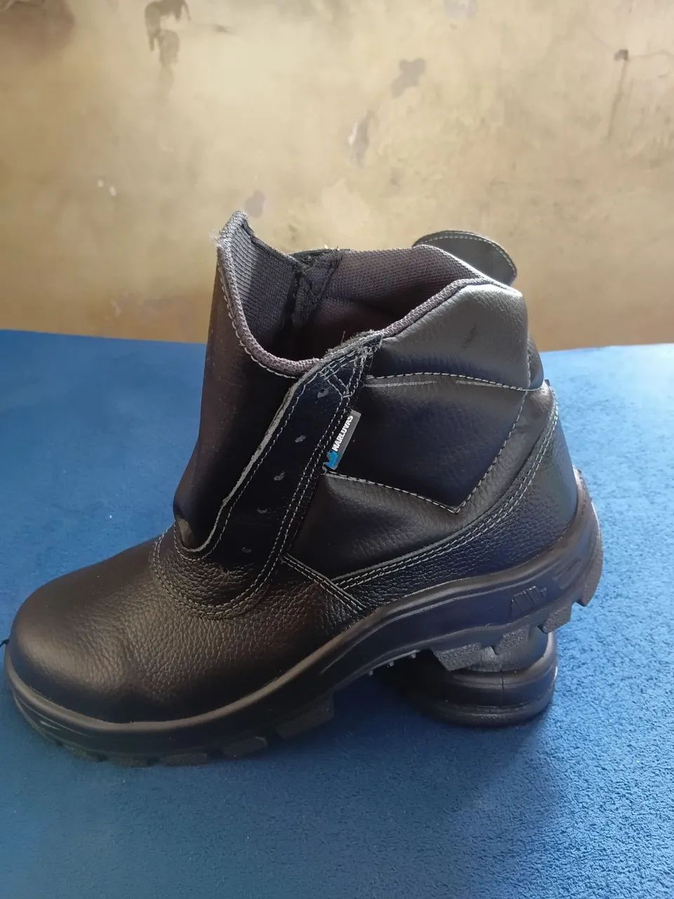 BOTA BICO DE FERRO (COM CADARÇO)