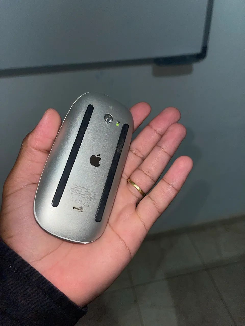 Magic Mouse Original Apple (precisa de bateria nova) - Foto 4