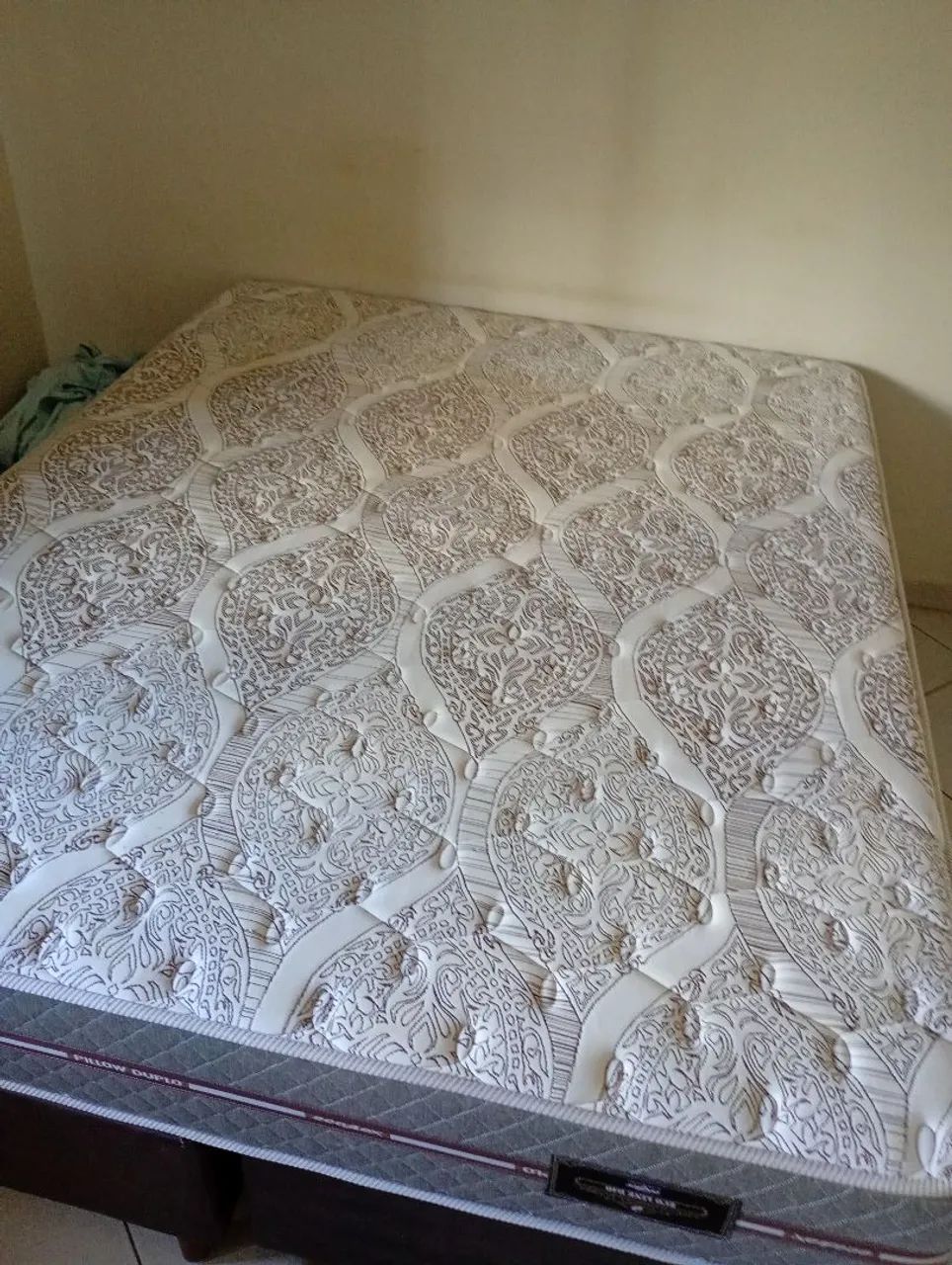 Vendo cama Queen com colchão - Foto 2