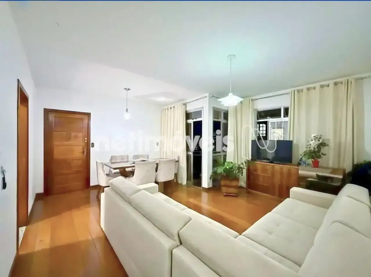 Apartamento de 2 quartos, bem ventilado, com varanda, 2 vagas cobertas e excelente distrib - Foto 3