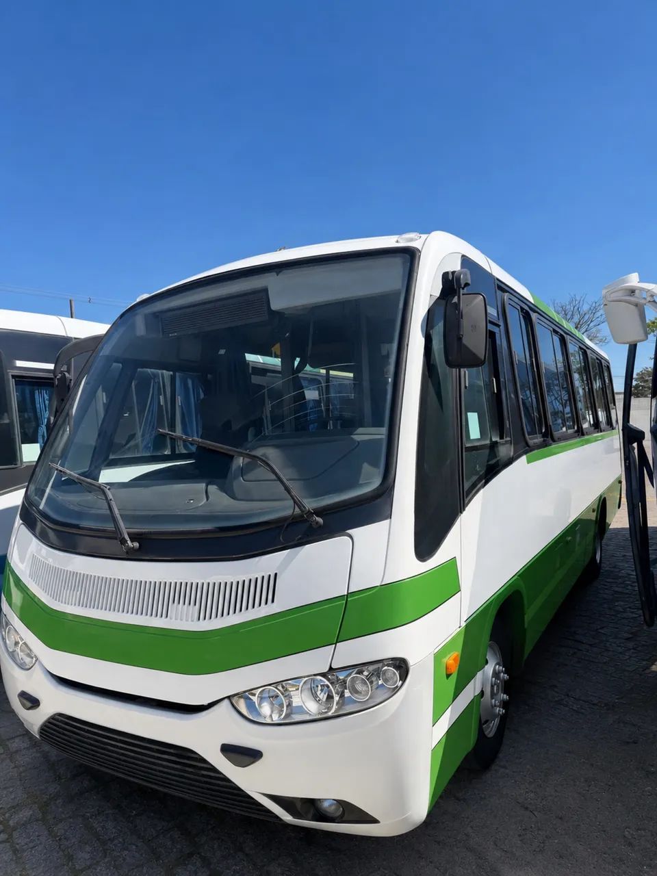 Micro ônibus rodoviário com ar ano 2010 e 2011 - Foto 2