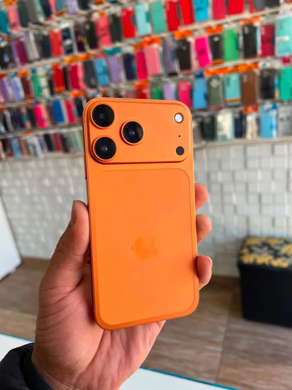 iPhone 11 transformado no 17 Pro 