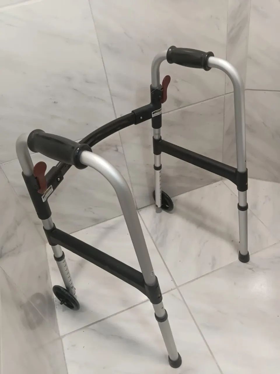 Andador Articulado com Rodas