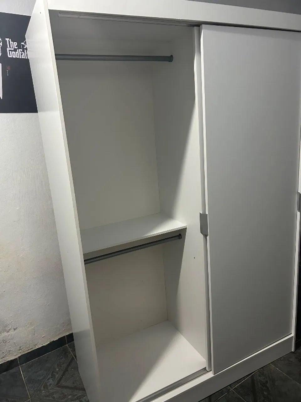 Guarda roupa branco porta de correr - Foto 2