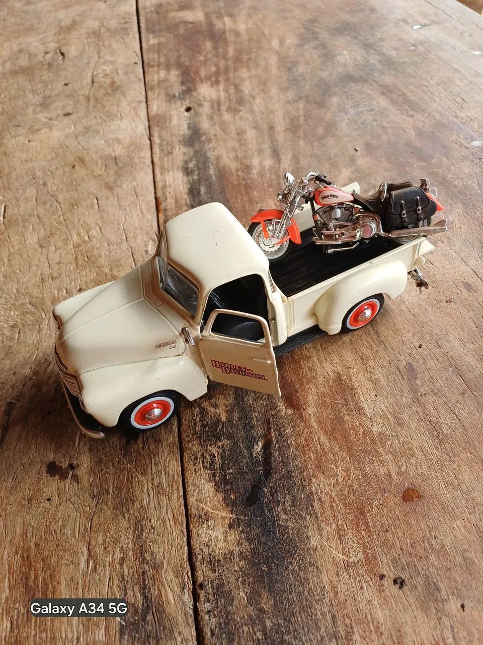 Miniatura de metal escala 124