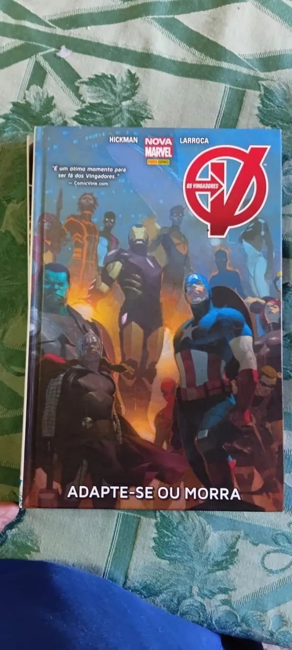 Hq Nova Marvel Os Vingadores: Adapte-se ou Morra - Livros e