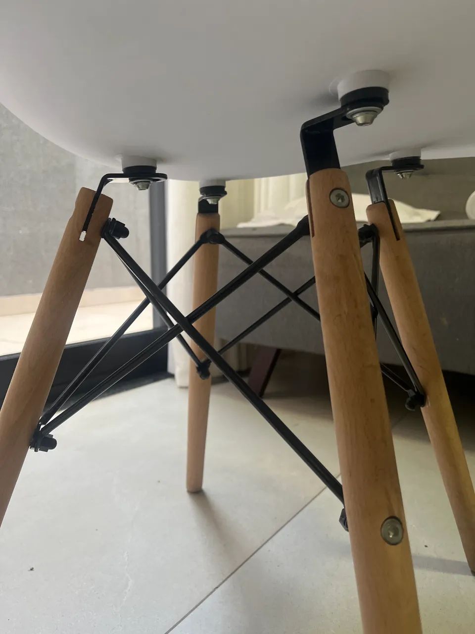 2 cadeiras brancas  - Foto 3