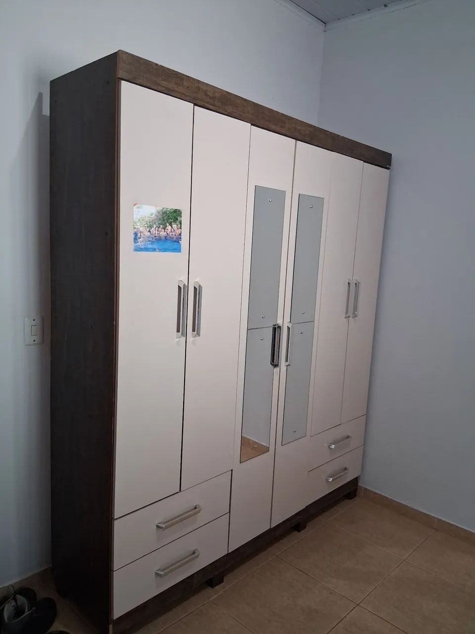 Vendo guarda roupa e sofá semi novo. 