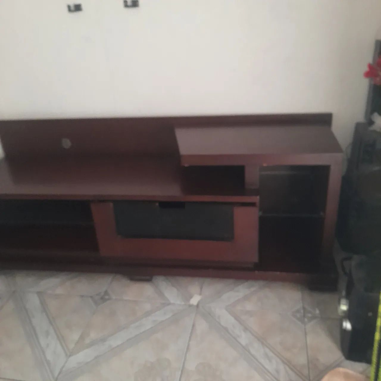 Rack de Madeira e detalhes vidro - Foto 2