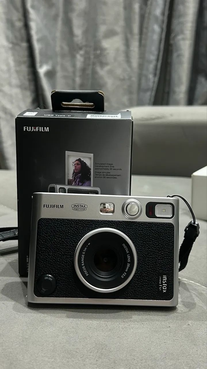 Câmera Fujifilm Instax Mini Evo 