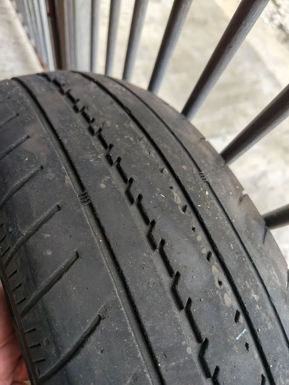 2 pneus do kwid  - Foto 4