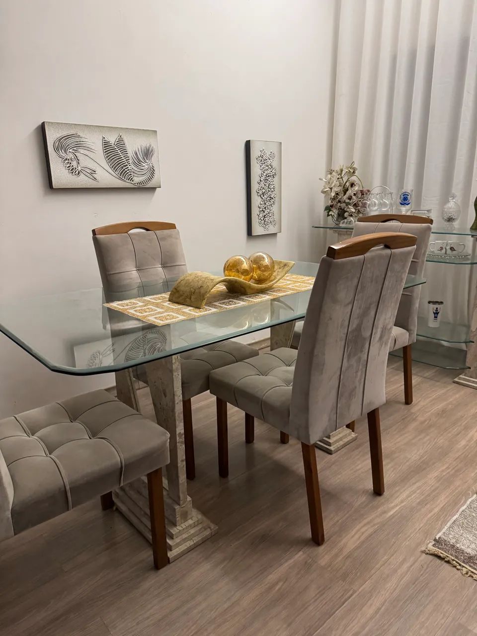 Mesa de jantar 4 cadeiras com aparador 