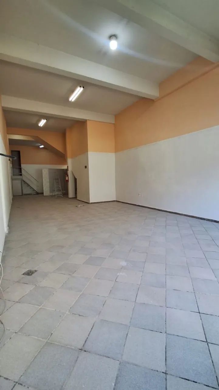 Loja 85m Bairro castelo de frente a uma praça grande e movimetada